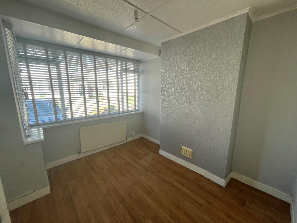 Lot: 7 - MID-TERRACE HOUSE FOR REFURBISHMENT - room